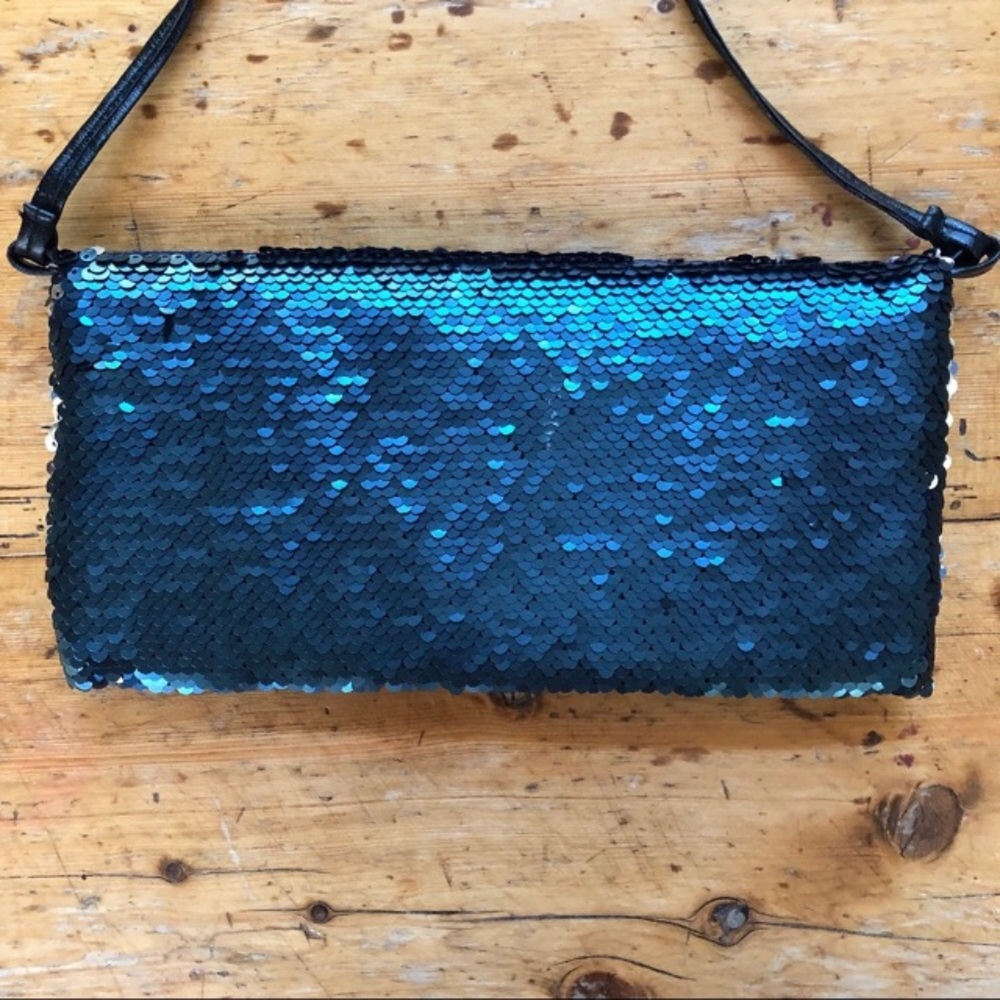 Color Shifting Sequin Silver/Navy Crossbody Formal Handbag
